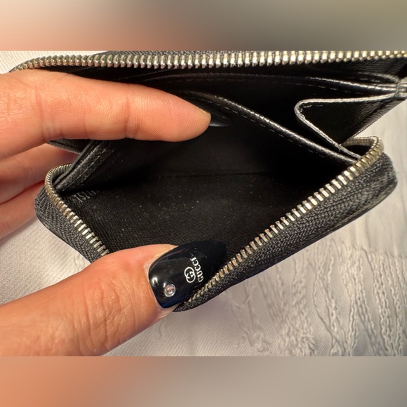 AUTHENTIC LOUIS VUITTON BLACK EPI LEATHER zippy WALLET - Picture 8 of 17